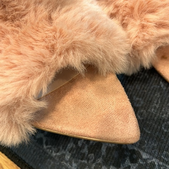 Cape Robbin faux fur slip on pointed toe heels women’s size 9 mauve / pink - Picture 4 of 8
